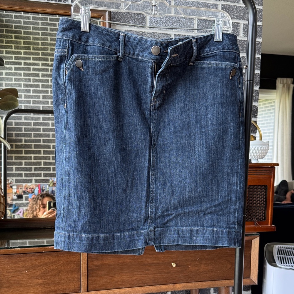 Gap limited edition knee length Dark Wash Denim Skirt size 30/10